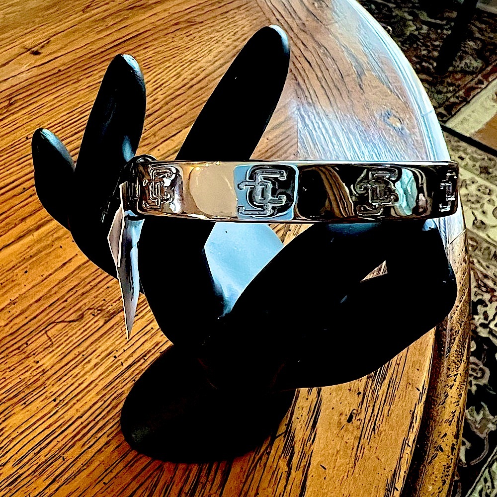 NWTElegantClassicStylish LOVE Bracelet.SilverTone.Solid.DoubleClaspVery Secure.